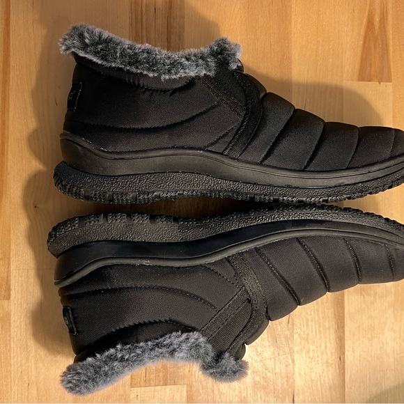 Minnetonka Timpson Tulsa Slip-On Shoes Indoor/Outdoor - Picture 8 of 10